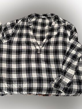 GAP Black and White Plaid Button-Up Shirt